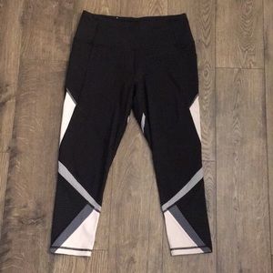 Victoria's Secret Sport Black Yoga Capris Women's Size Medium Activewear